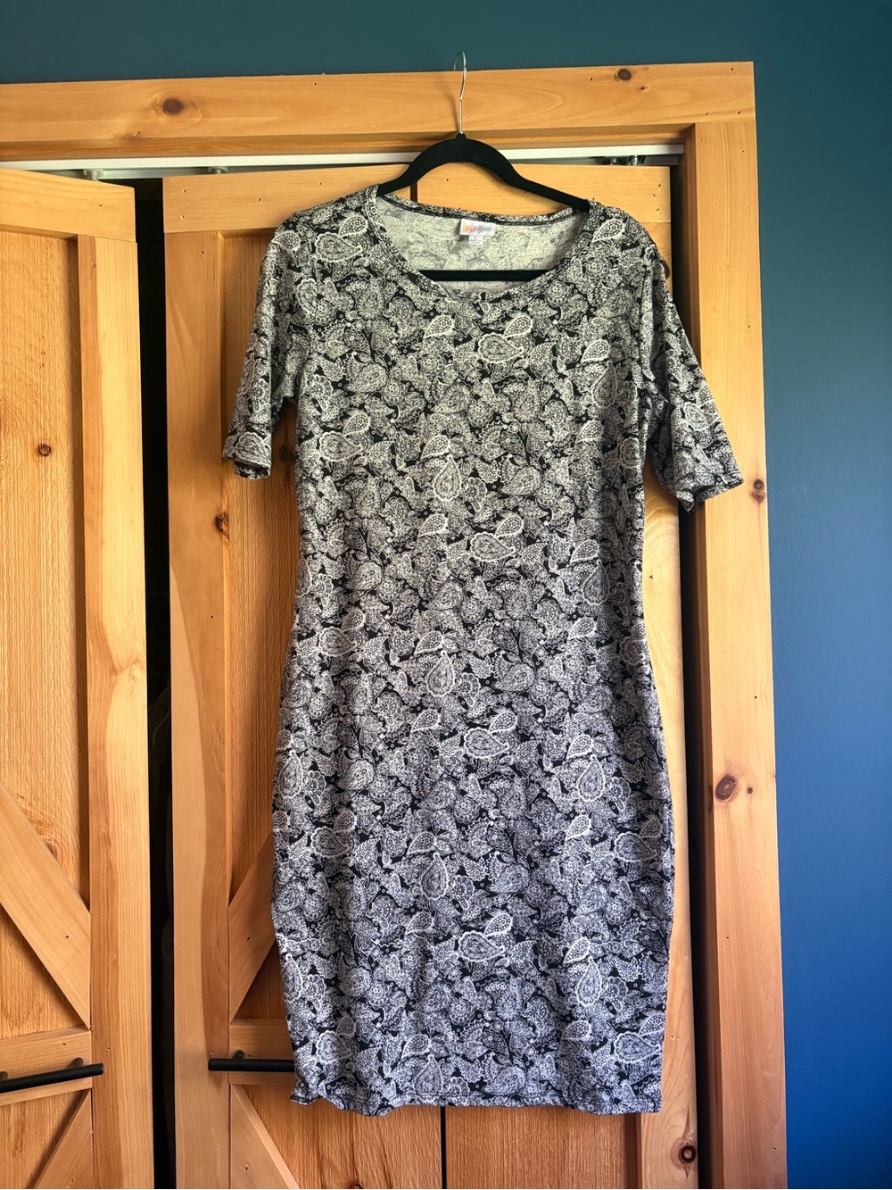 LuLaRoe L Black & White Paisley Short Sleeve Women's Dress